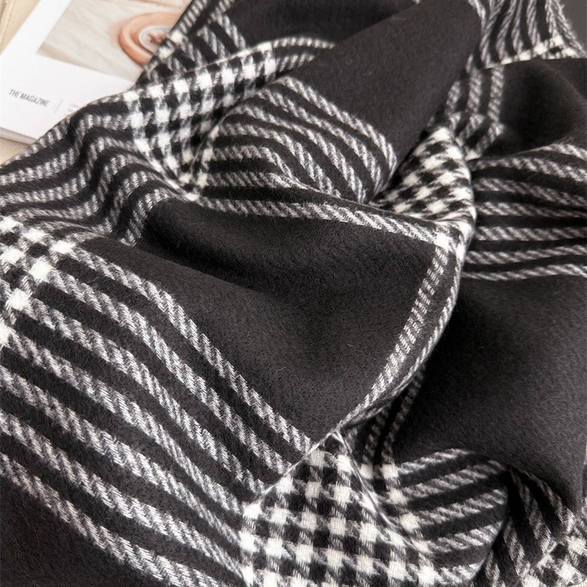 Warm Retro Grid Scarf Shawl for Winter Look