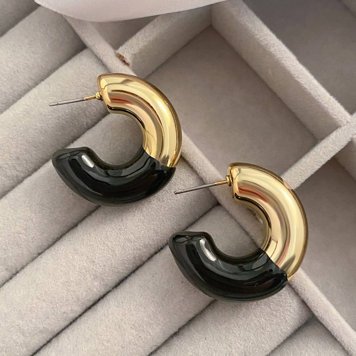 MINIMALIST AND PERSONALIZED MAILLARD RETRO EARRING