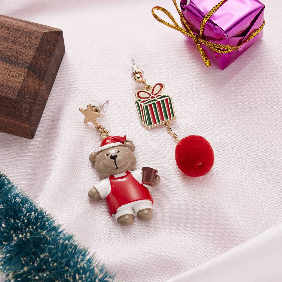 CHRISTMAS STAR BEAR GIFT IRREGULAR EARRINGS