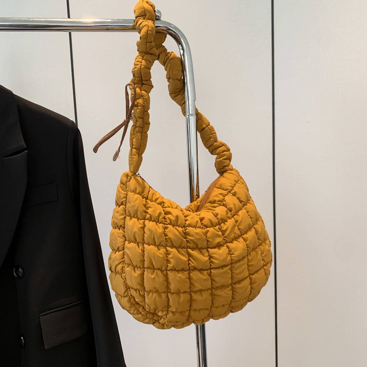 Cloud Pouch Shoulder Crossbody Bag_CUAB00499