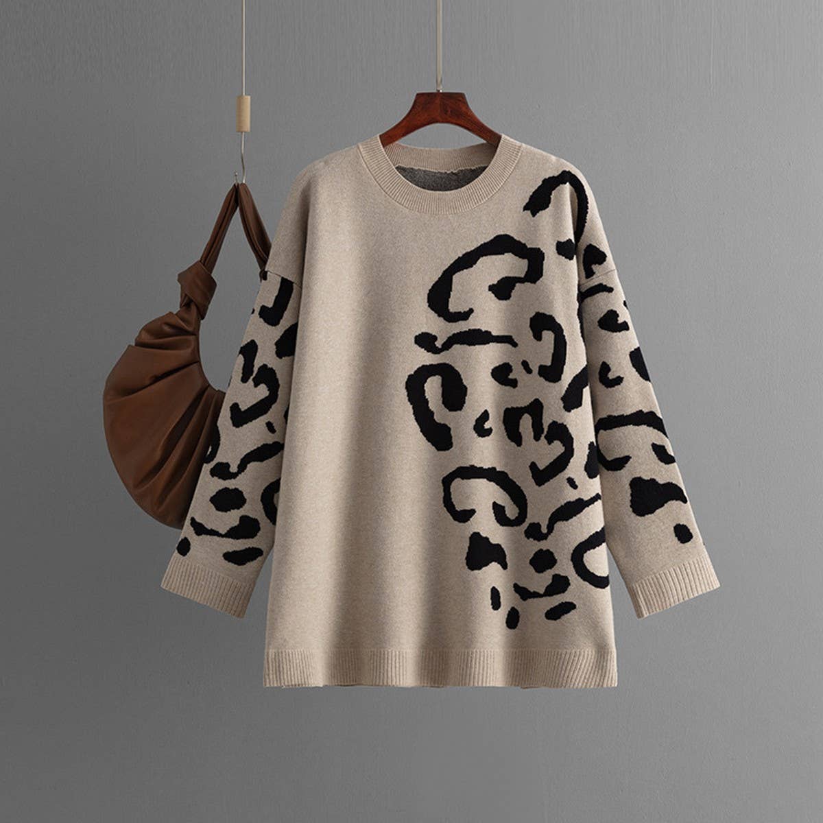 Crew-neck pullover leopard print long-sleeved base