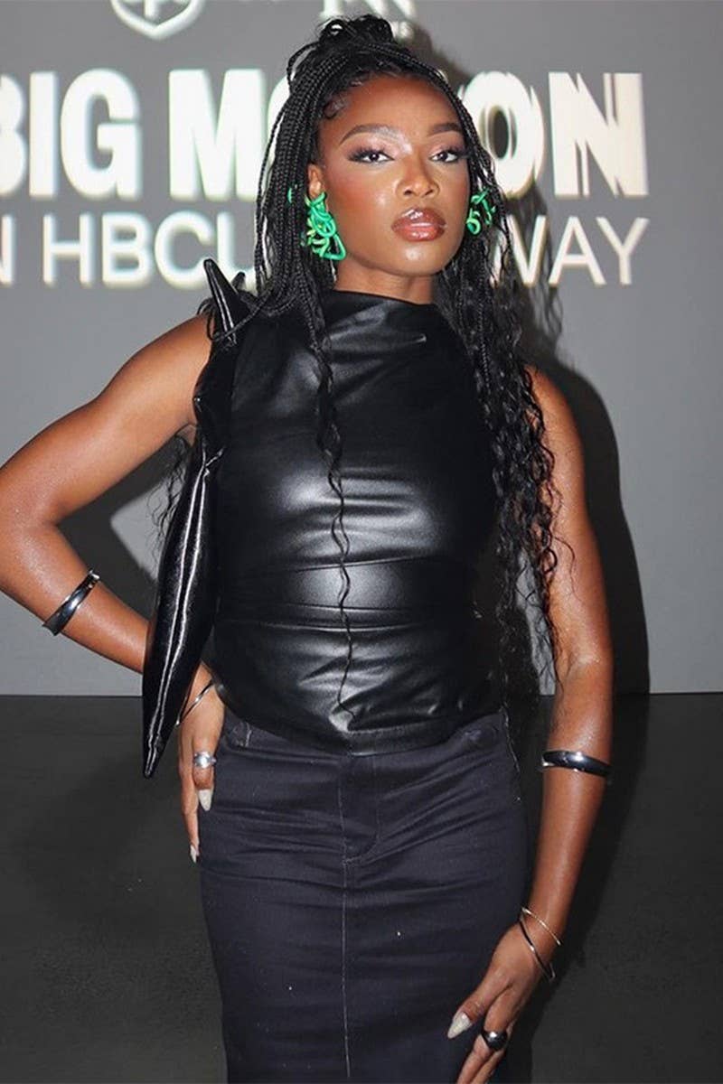 CWTBLSL01040_SLEEVELESS SLIM FIT ASYMMETRICAL LEATHER TOP