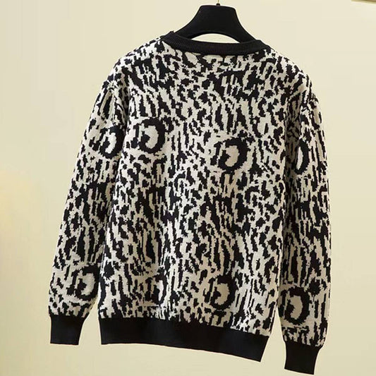 CREW-NECK BAGGY LEOPARD PRINT SWEATER BASE