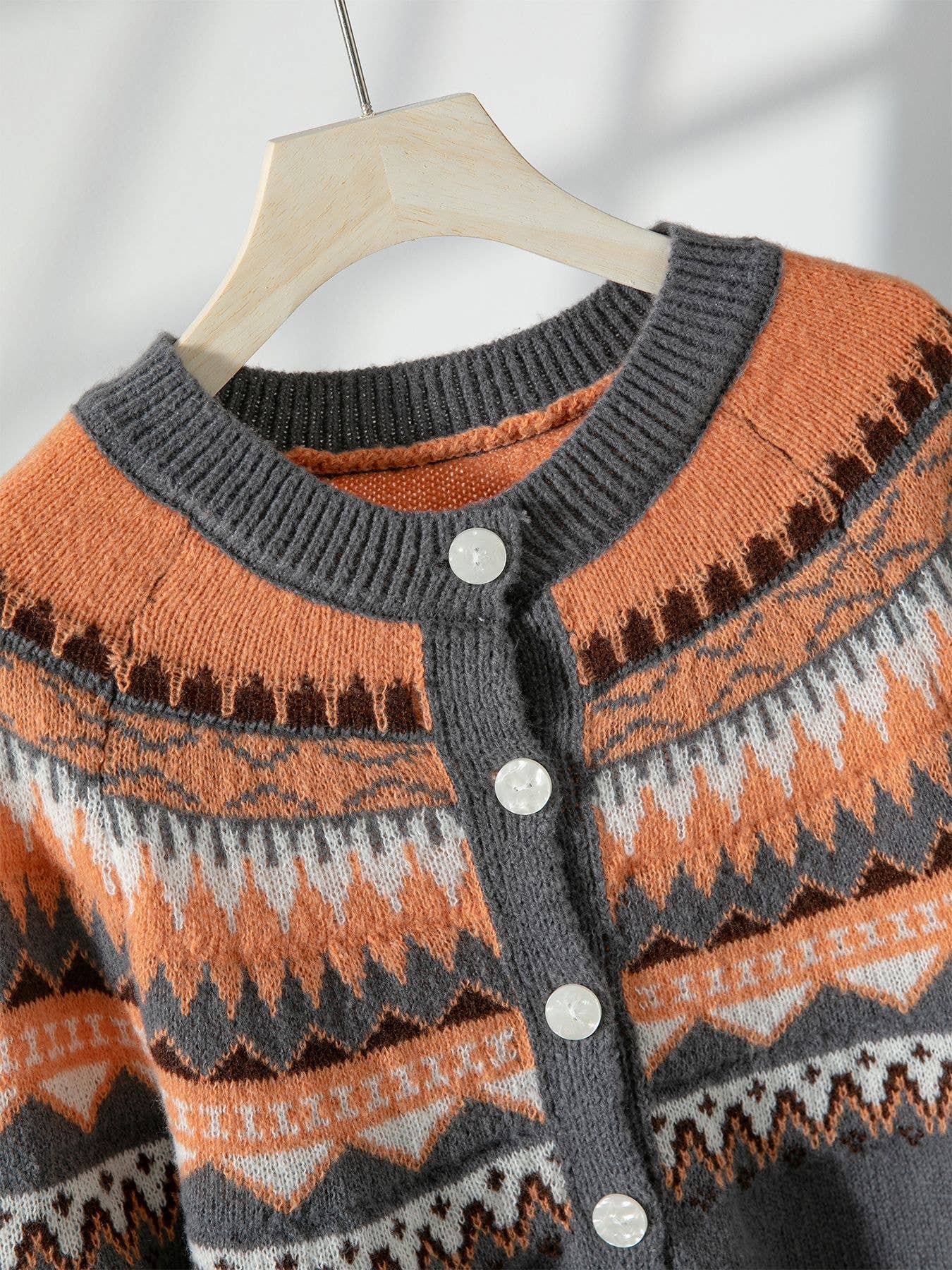 Color-blocking single-breasted knitted cardigan