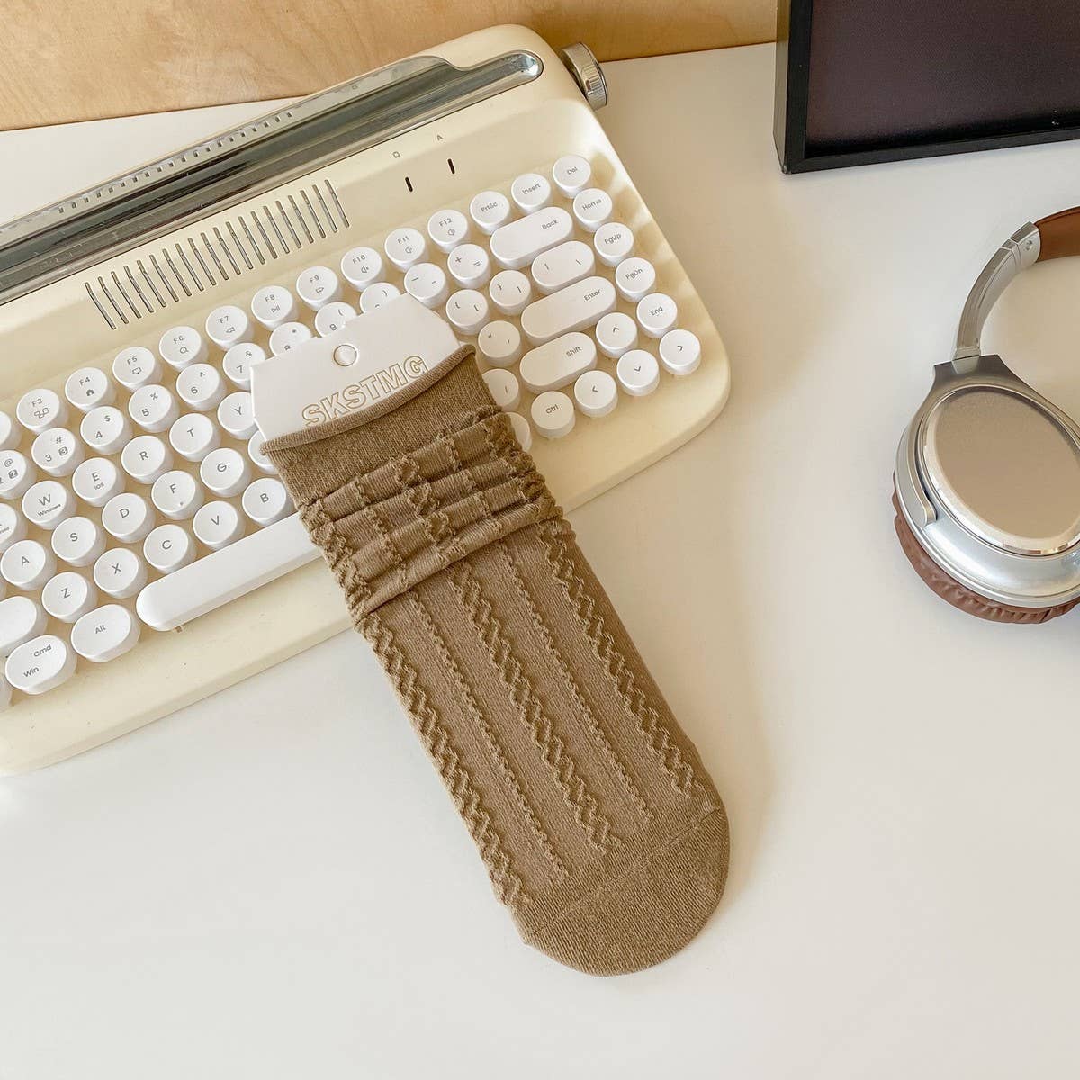 CWMS2504_MIDDLE-TUBE STRAIGHT SOCKS WITH CURLED EDGES