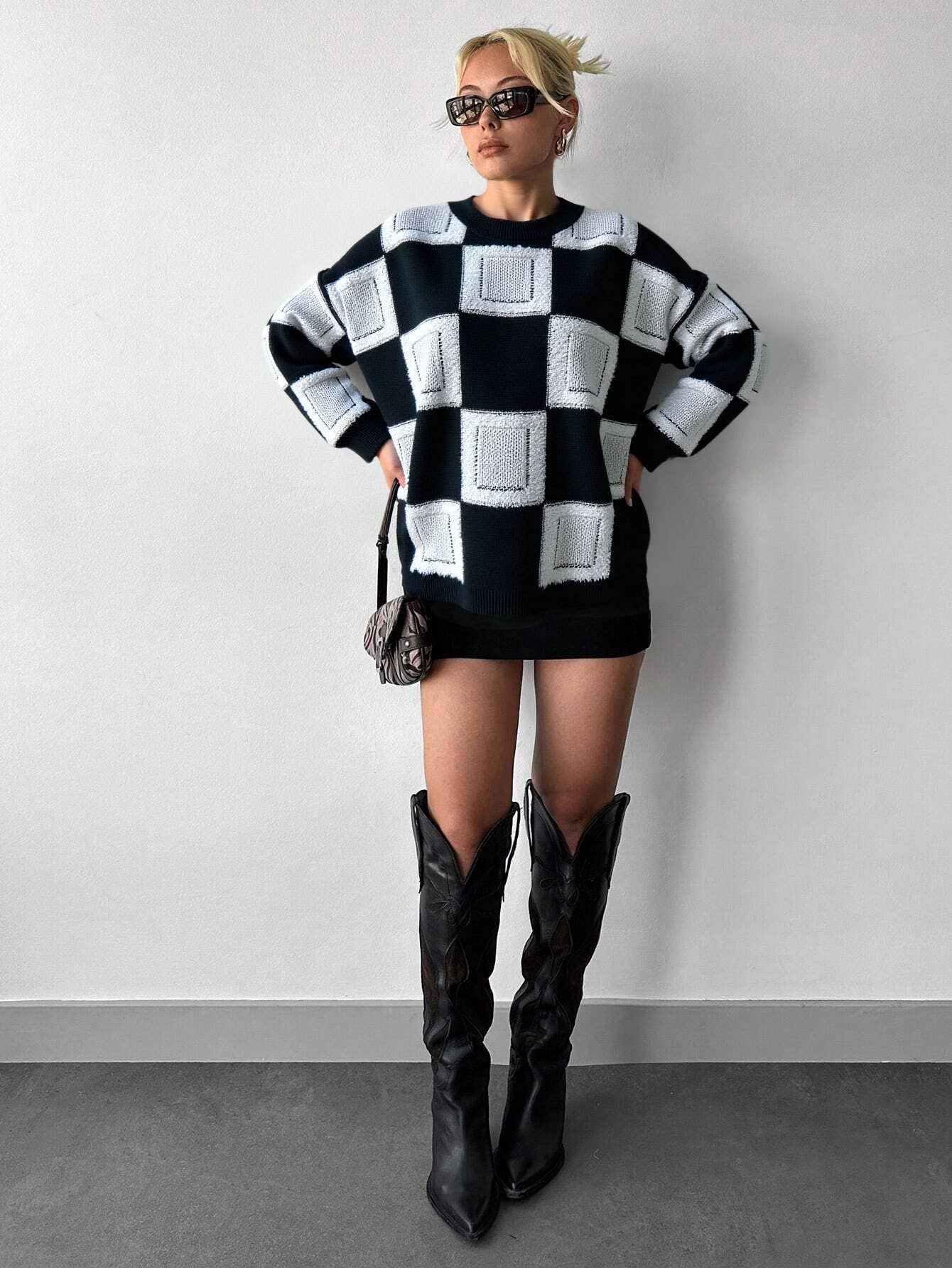 Fashionable color-blocking checkered sweatshirt