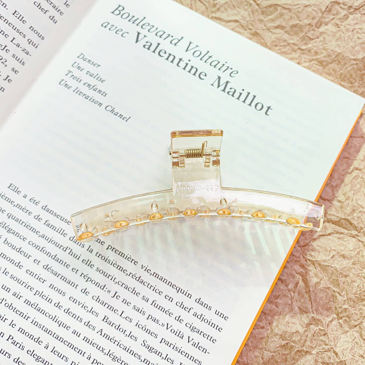Arc-shaped semi-circular transparent gripper