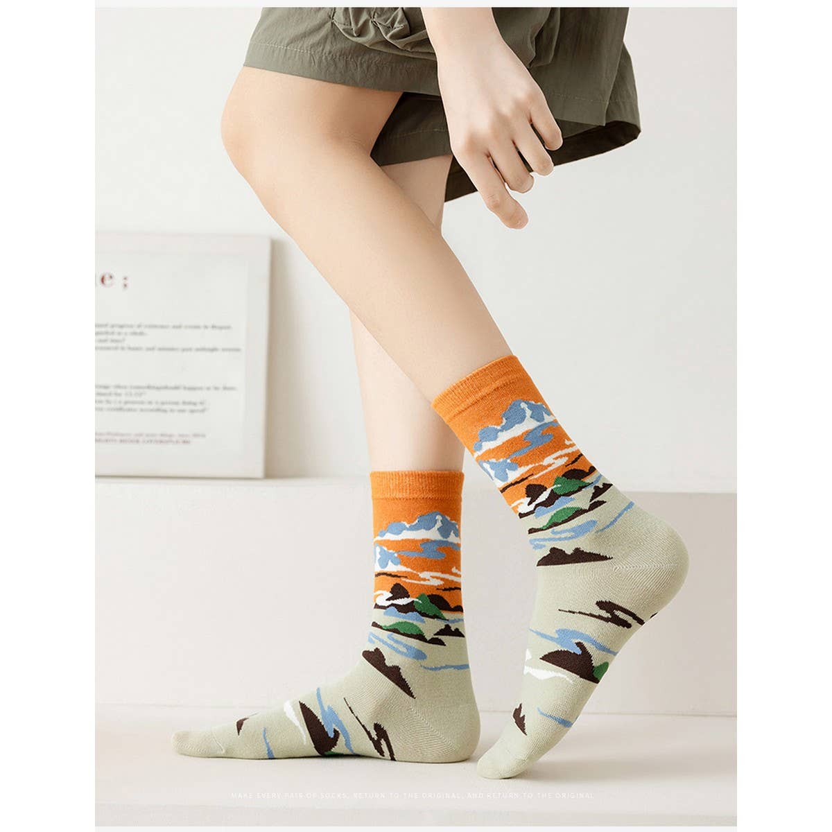 CWMS02738_WOMEN AESTHETIC CREW SOCKS VINTAGE ART STYLE