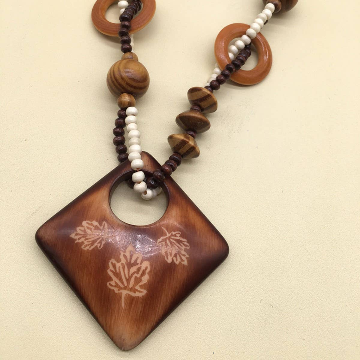 WOODEN BEADS CUBE HEART PRINT LONG NECKLACE_CWMM4918