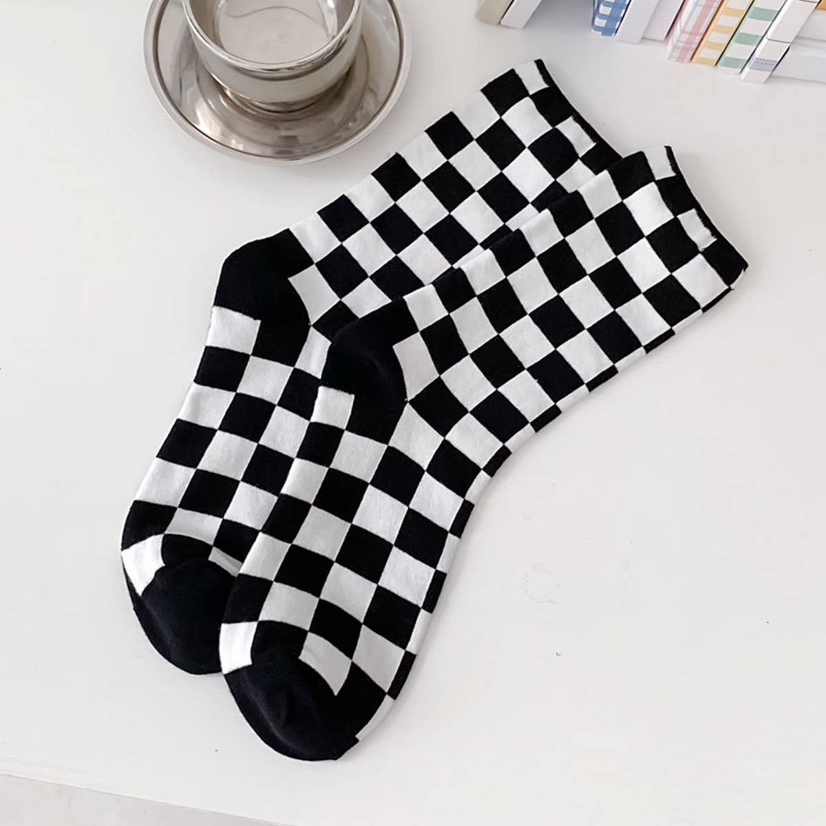 NEW ALL-PLAID MID-TUBE SOCKS FOR MEN AND WOMEN