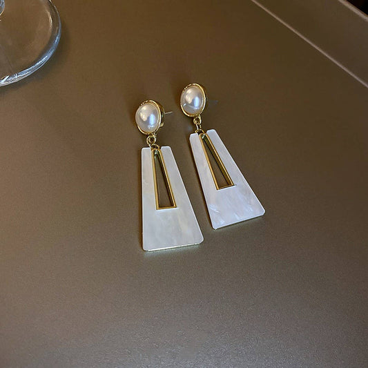 TEMPERAMENT GEOMETRIC TRAPEZOIDAL EARRINGS
