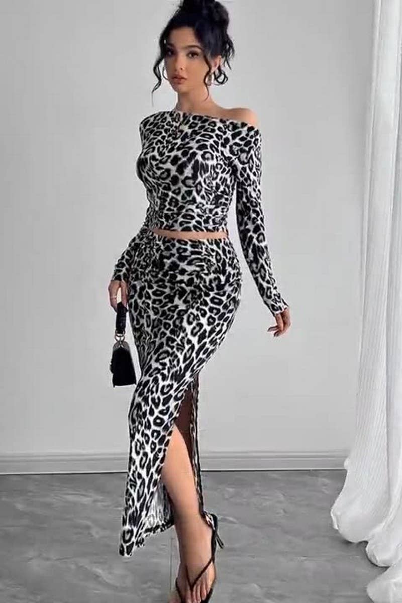 CWSTB1964_LEOPARD PRINT LONG-SLEEVED TOP AND SKIRT SUIT