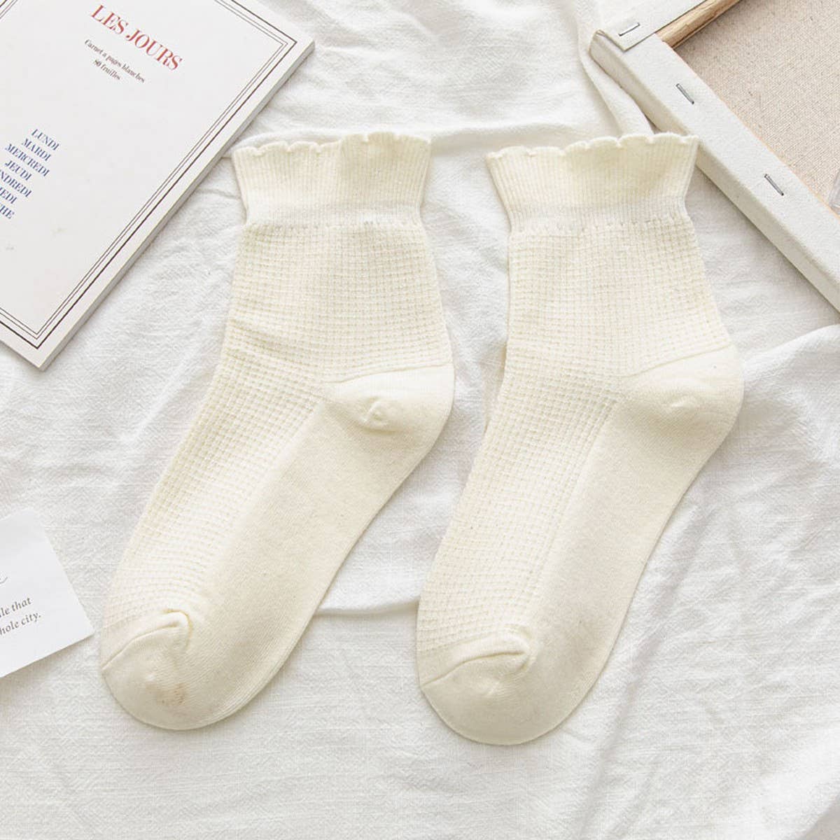 RUFFLED SOLID COLOR MID-TUBE SOCKS FOR WOMEN