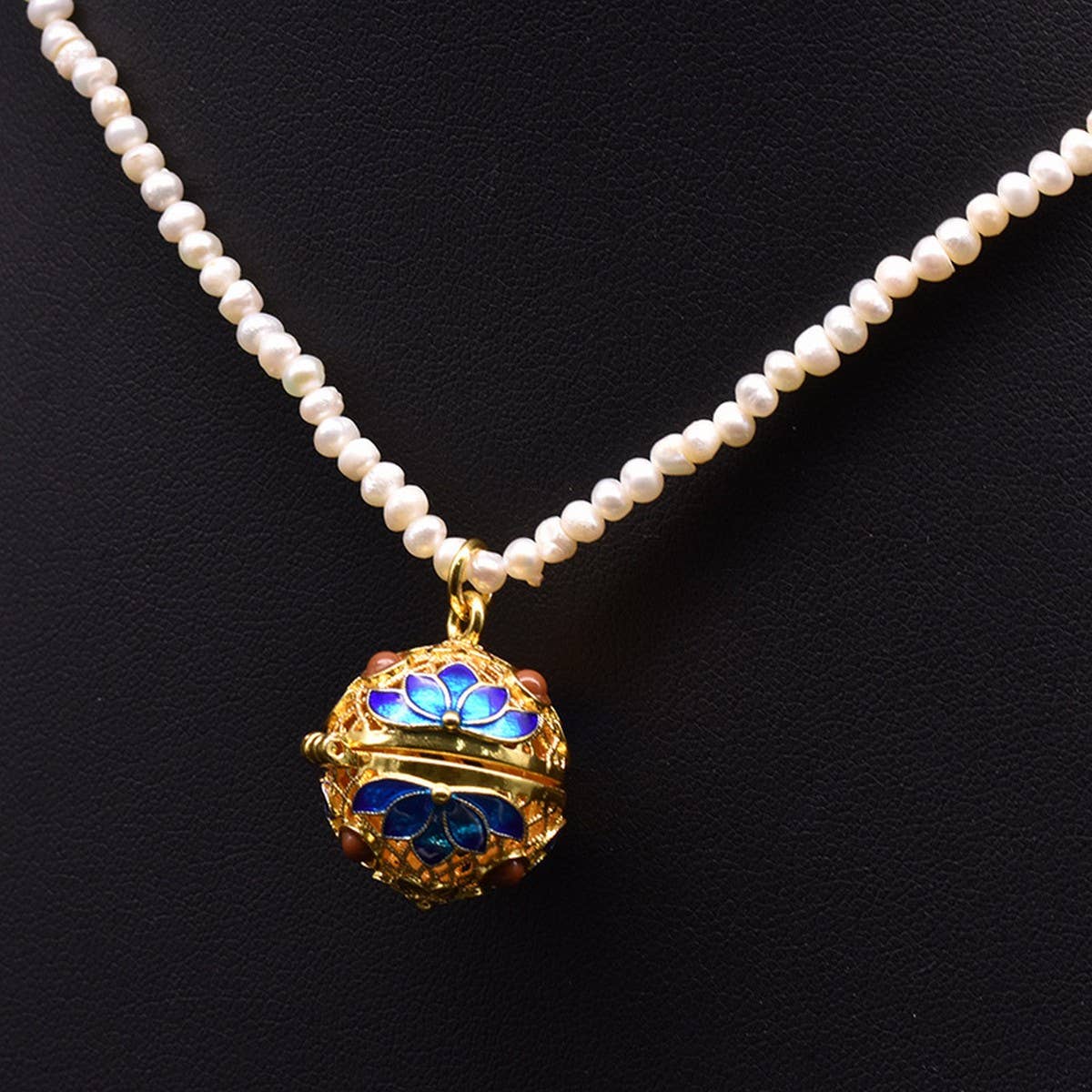 DESIGNER NATURAL FRESHWATER PEARL NECKLACE