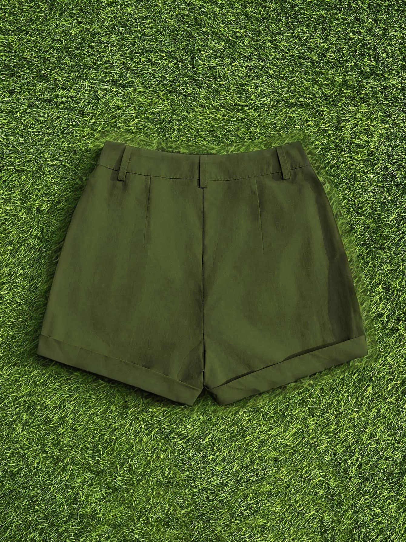 Casual, loose, simple and solid-colored shorts