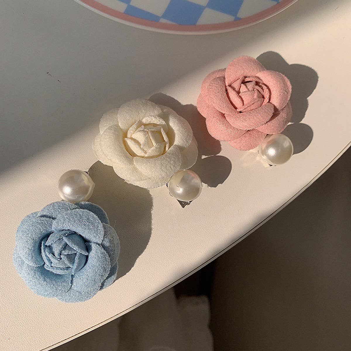 PEARL THREE-DIMENSIONAL CAMELLIA HAIR CLIP_CWAHA0947