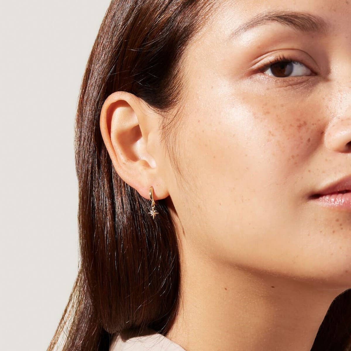 Romantic and simple eight-pointed star earrings