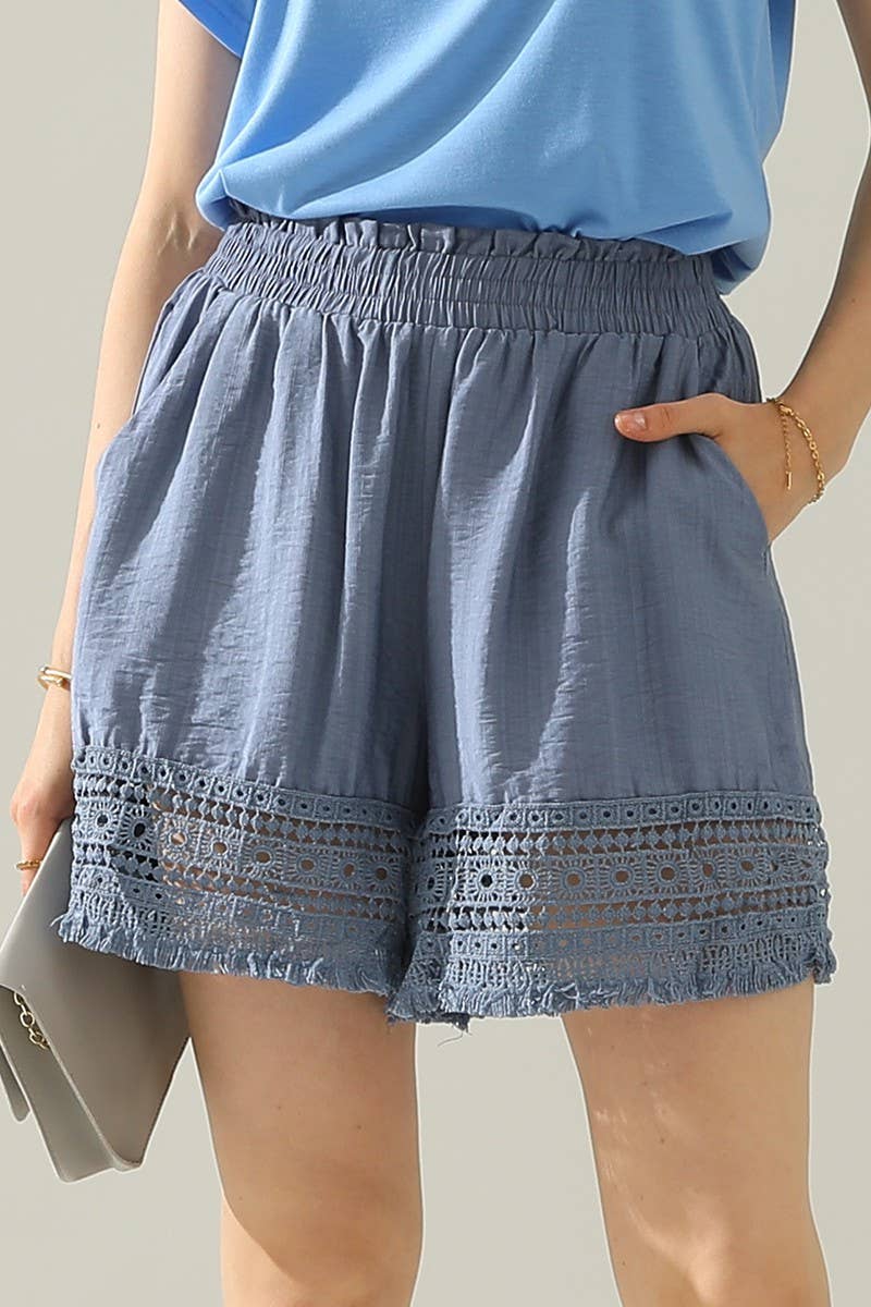 CWBSP0088-B_WIDE LACE SHORT PANTS