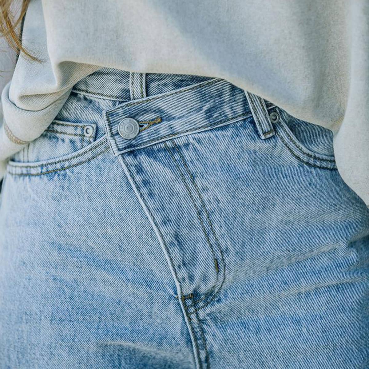 Distressed Irregular Hem Jeans ? Casual Denim