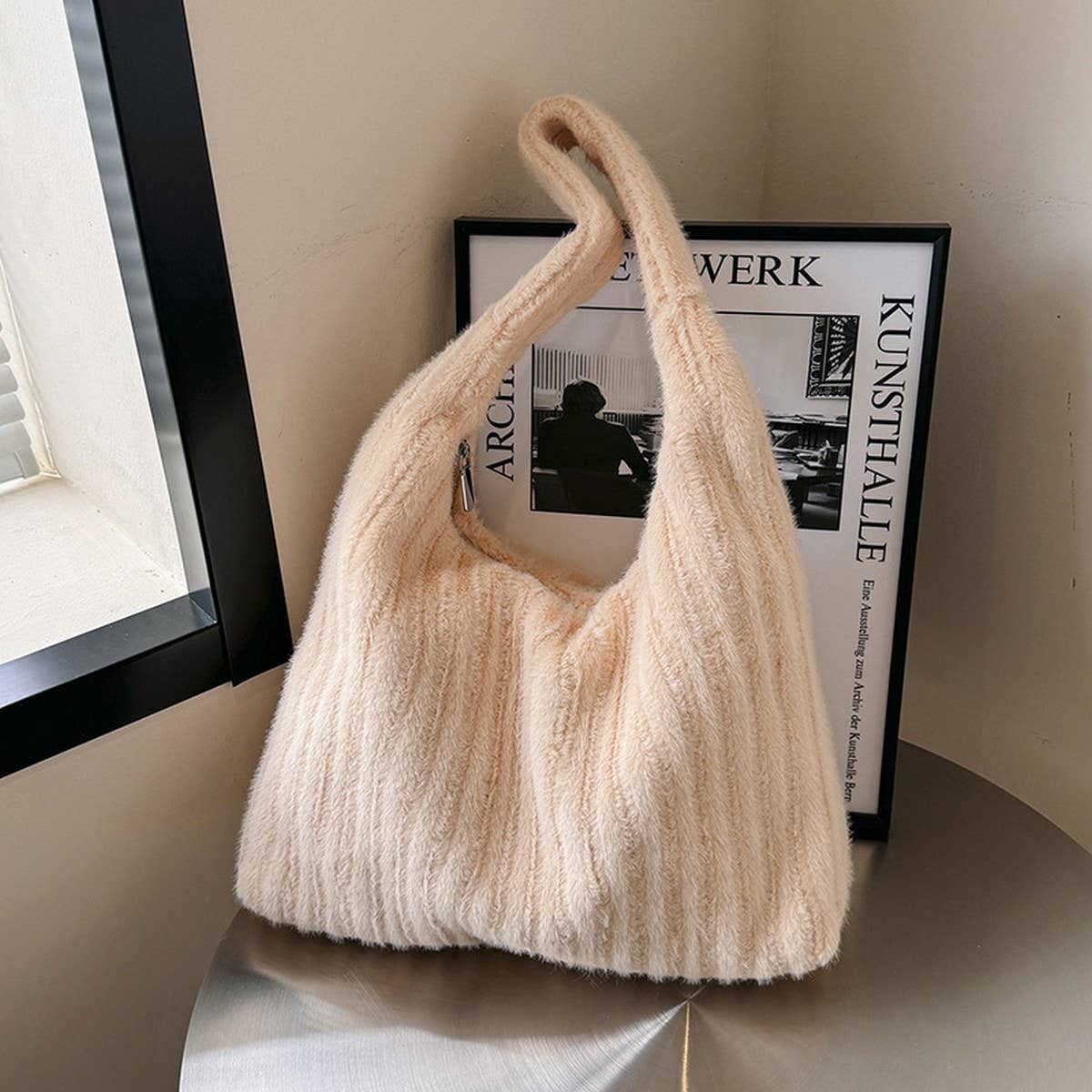 WINTER RETRO SHOULDER LARGE CAPACITY PLUSH BAG_CWAB3956