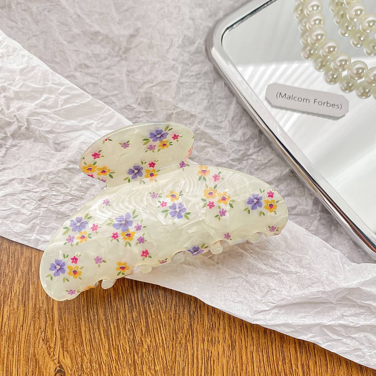 Retro and elegant floral print grab clip
