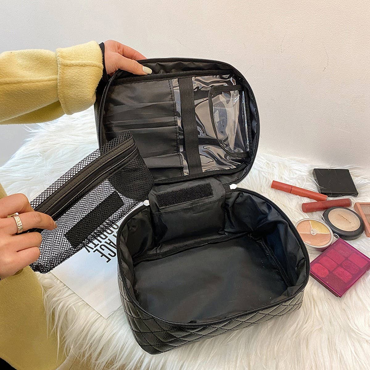 BLACK DIAMOND PATTERN LARGE CAPACITY COSMETIC BAG_CWAB4372