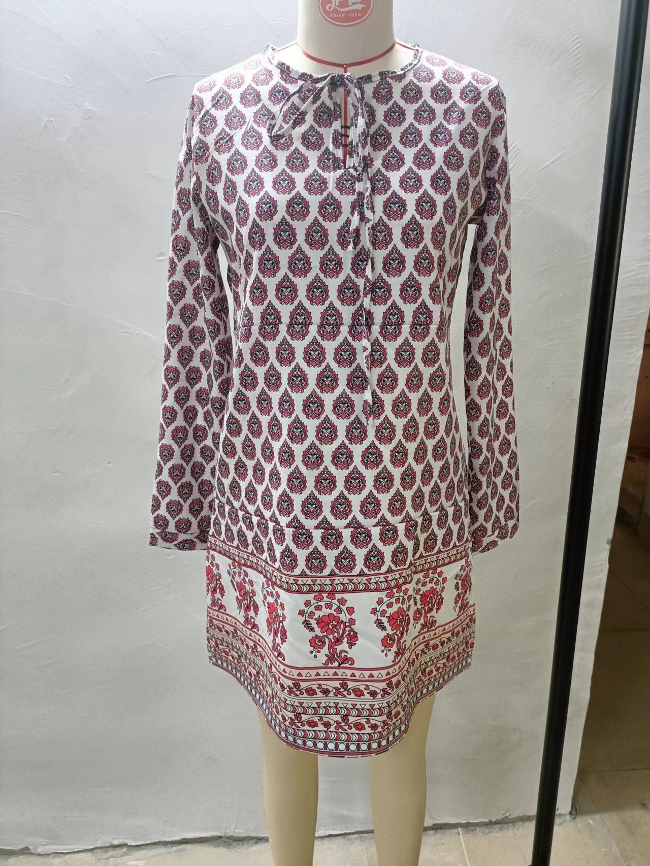 Bohemian-style loose lace-up prints dress