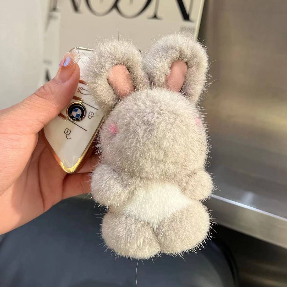 PLUSH CUTE RABBIT PENDANT FUR CAR KEYCHAIN_CWMM2604