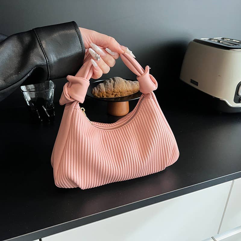Simple pleated and creased single-shoulder bag