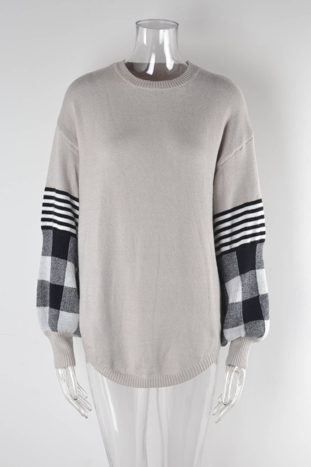 CREW NECK PLATE-SIZE SWEATER AND SMALL SHIRT
