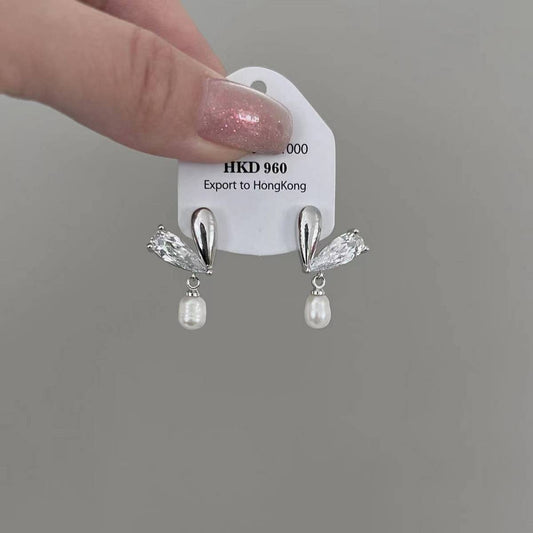 LOVE FRESHWATER PEARL STUD EARRINGS