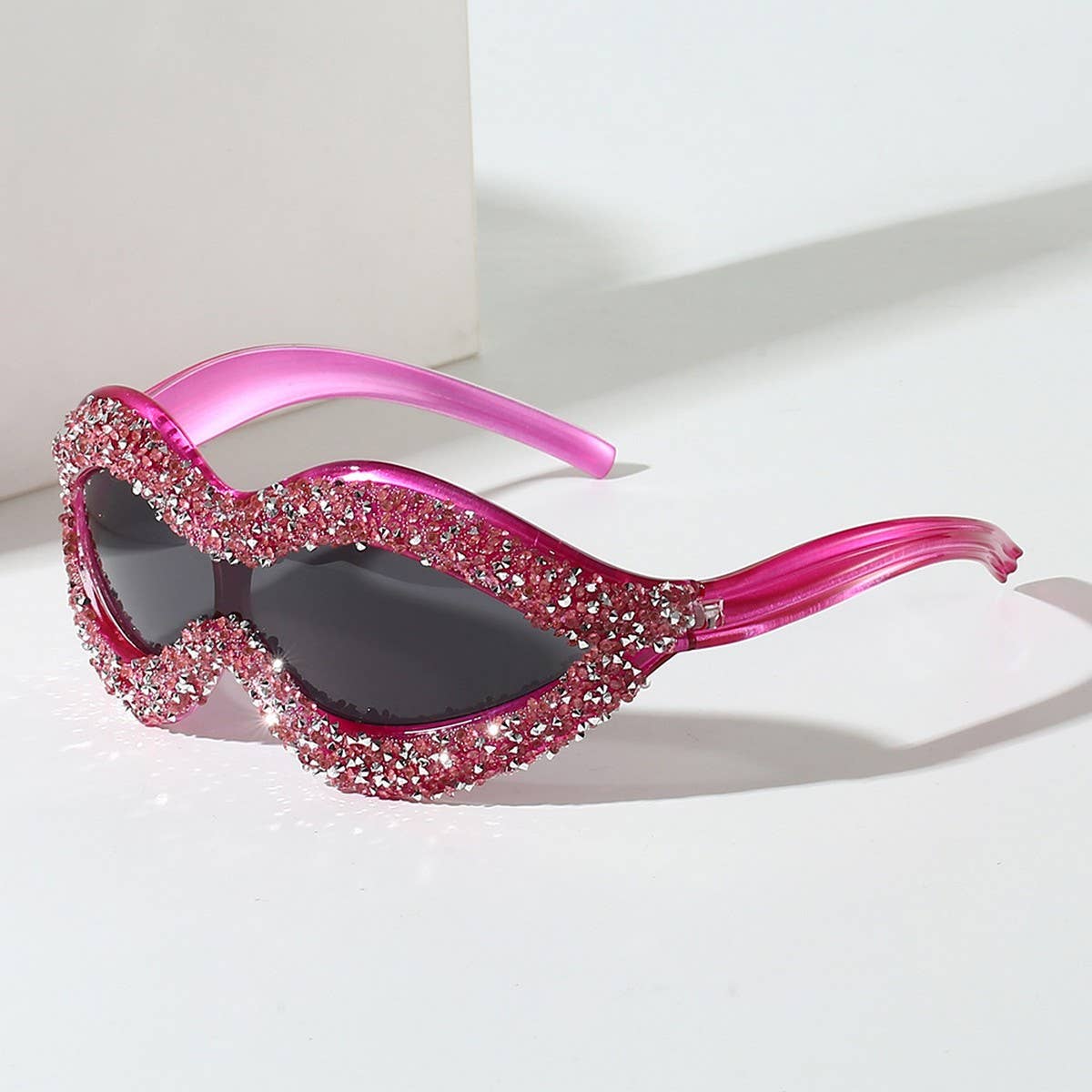 ALIEN ONE-PIECE SEXY LIPS WITH DIAMOND SUNGLASSES_CWASG0838