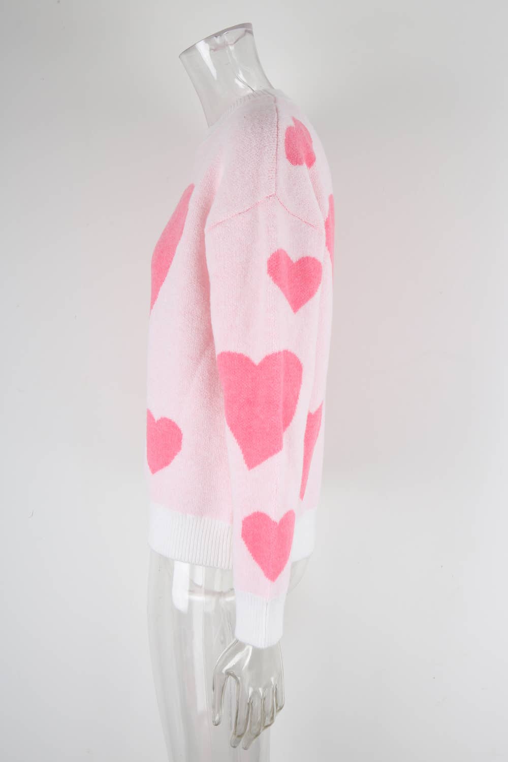 Fashionable heart-shaped color-blocking sweater