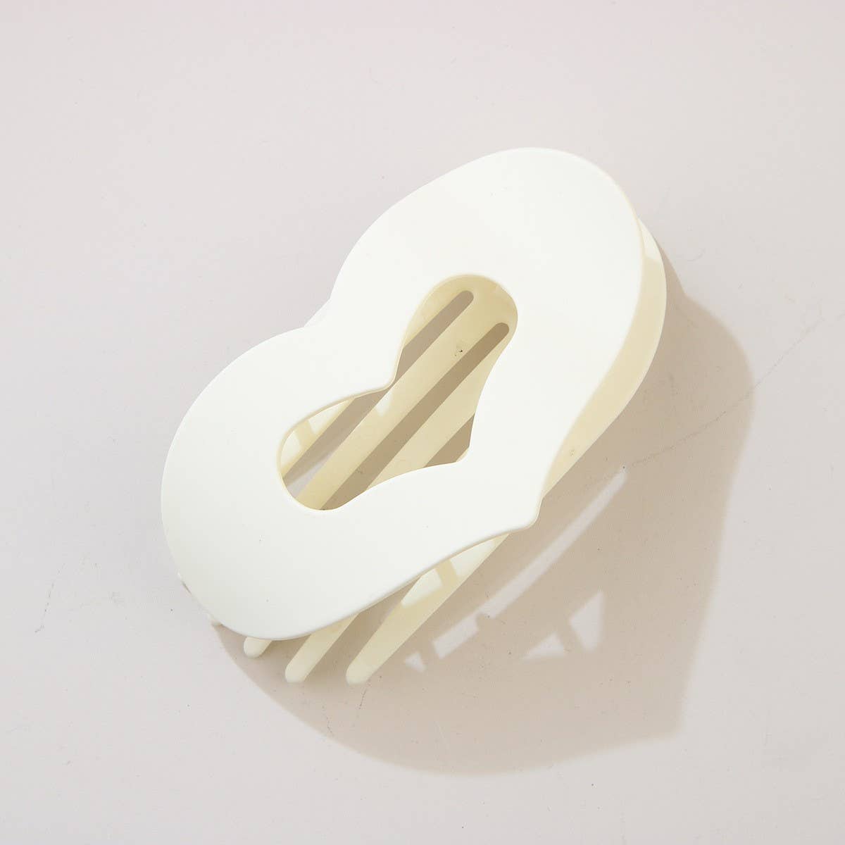 CWAHA07406_HEART DUCKBILL HAIR CLIP FOR WOMEN