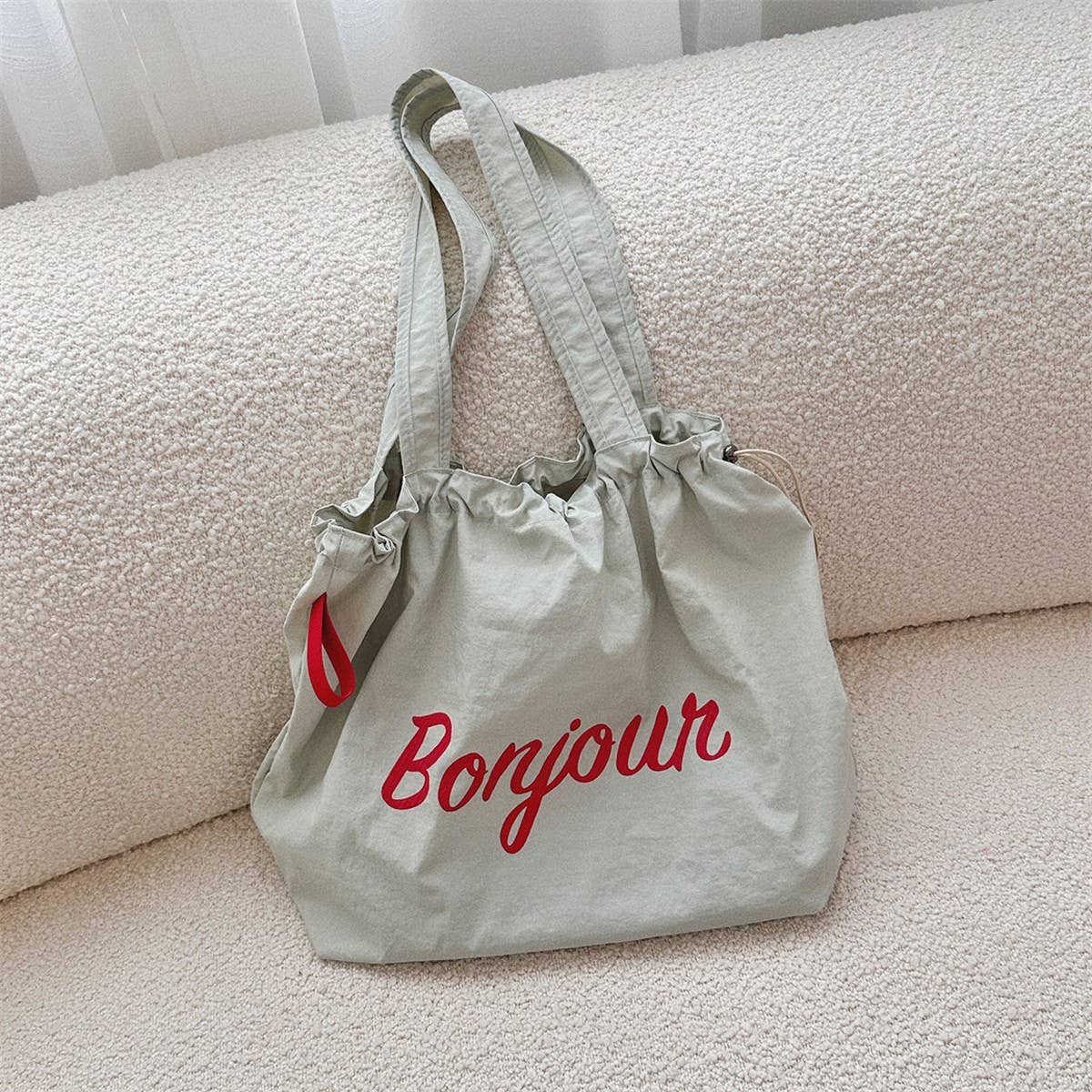 CWAB3903_LETTERING PRINT DRAWSTRING SHOULDER BAG