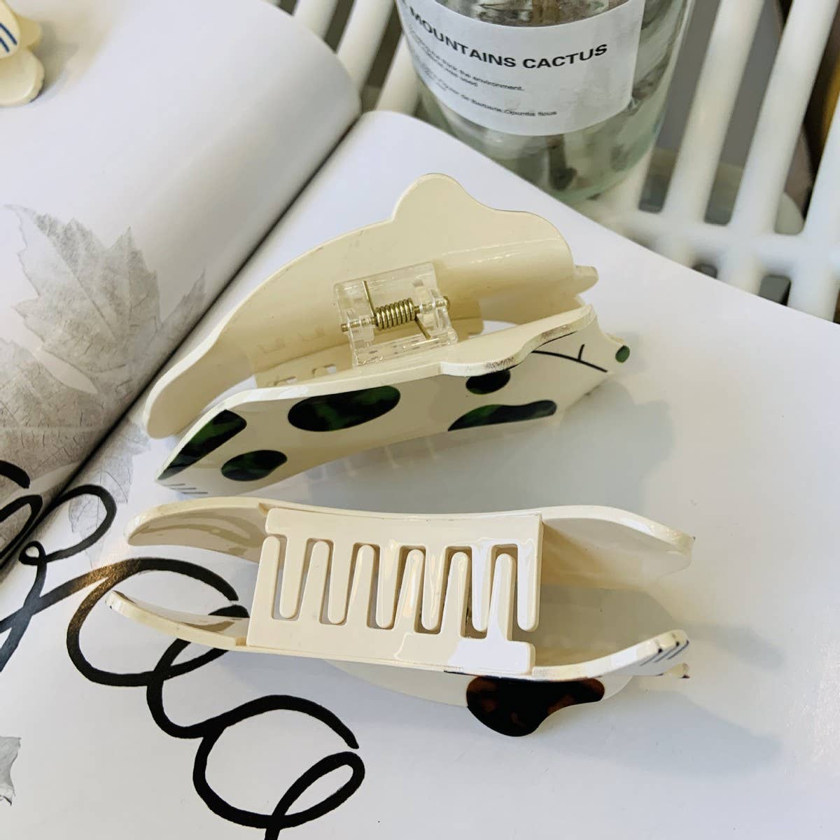 CWAHA1515_EXQUISITE SIMPLE CARTOON DOG HAIR CLAW CLIP