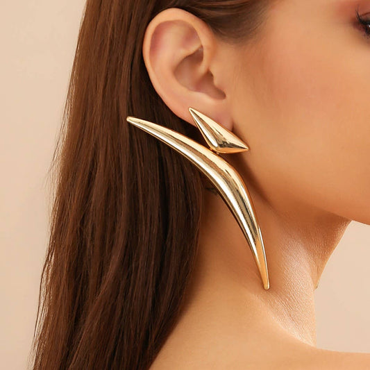 SIMPLE DESIGN POINTED EARRINGS_CWAJE1150