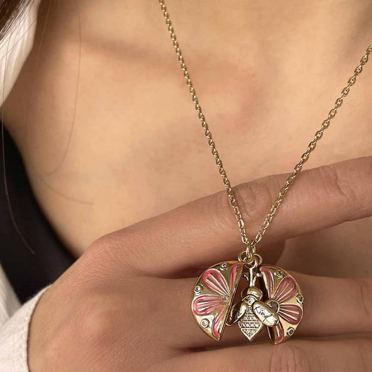 FASHIONABLE HEART OPEN AND CLOSE BEE NECKLACE