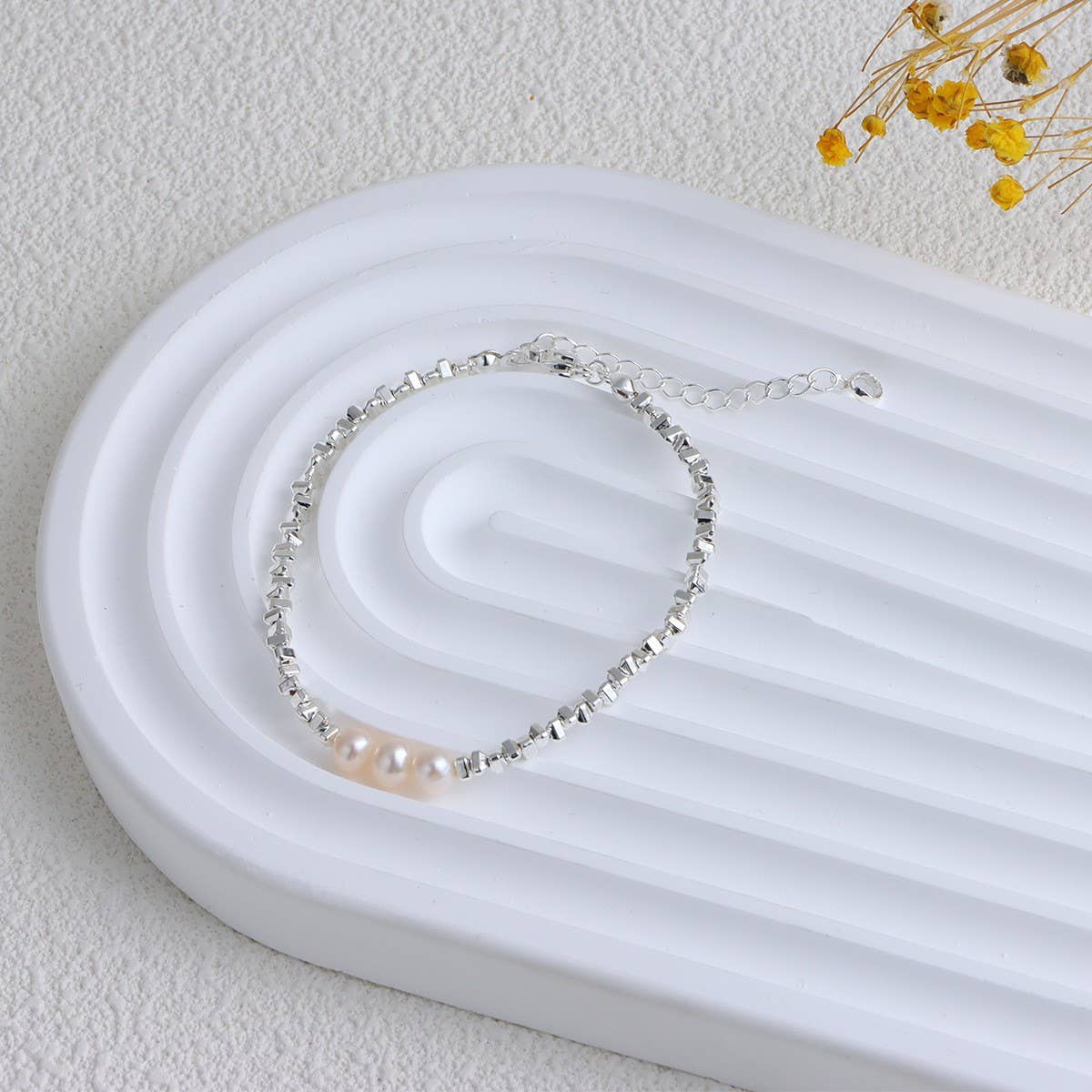 Freshwater pearl bracelet made of broken silver