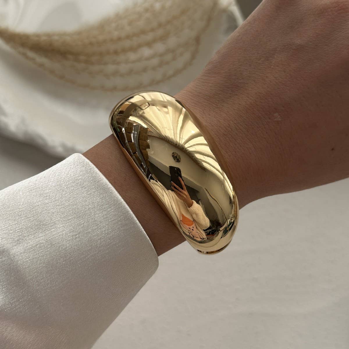 IRREGULAR METAL SMOOTH SPRING WIDE BRACELET