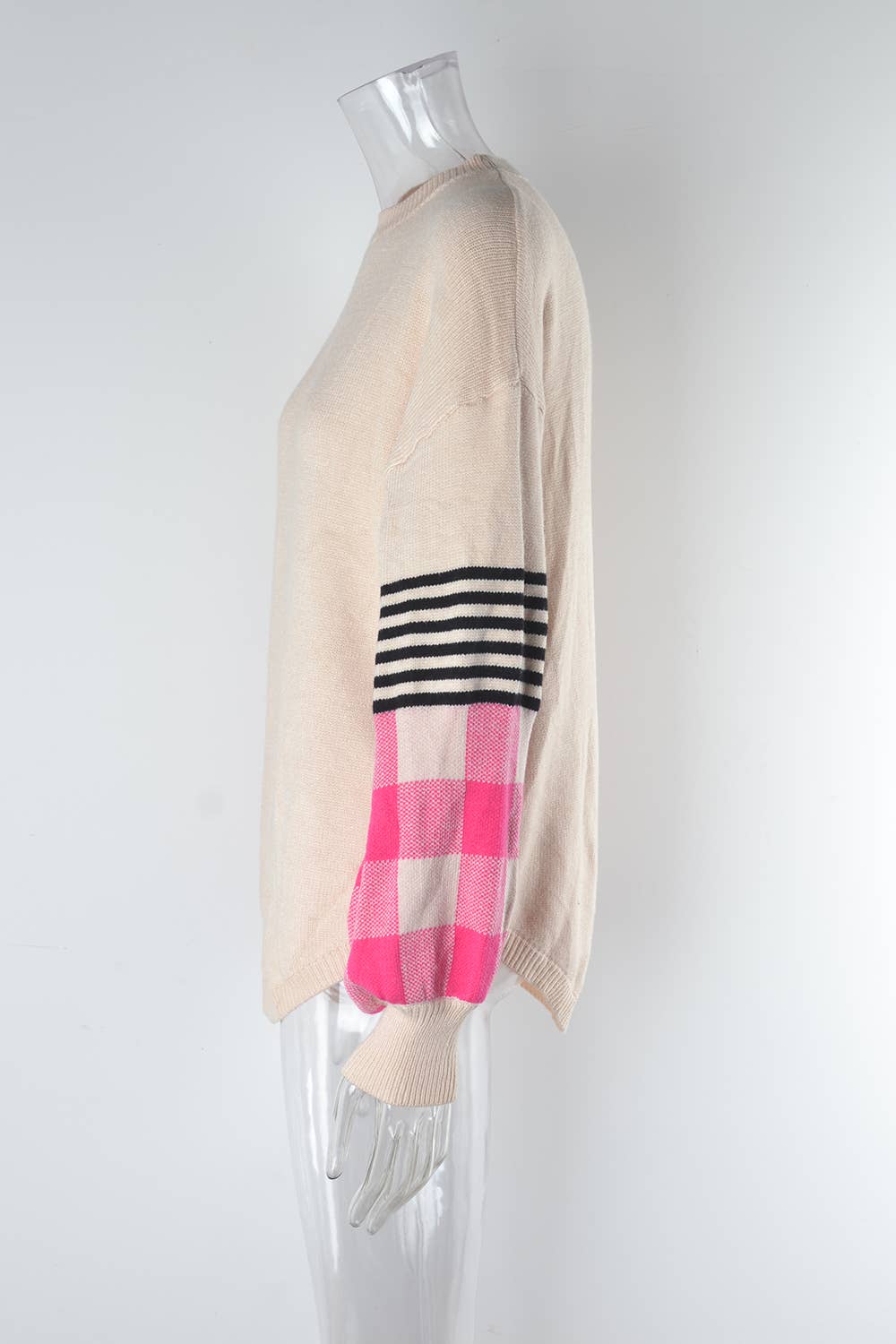 CREW NECK PLATE-SIZE SWEATER AND SMALL SHIRT