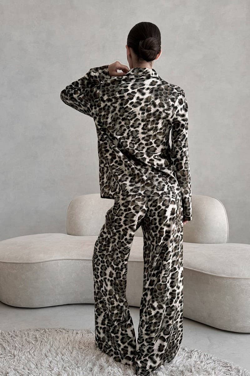 CWSPJ0357_LEOPARD PRINT LONG SLEEVE PANTS PAJAMA SET