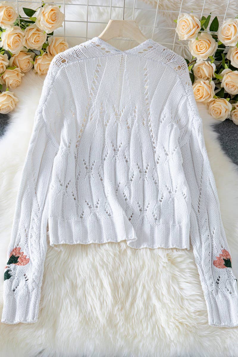 CWOSWL07448_V NECK FLORAL EMBROIDERED CROPPED KNIT SWEATER