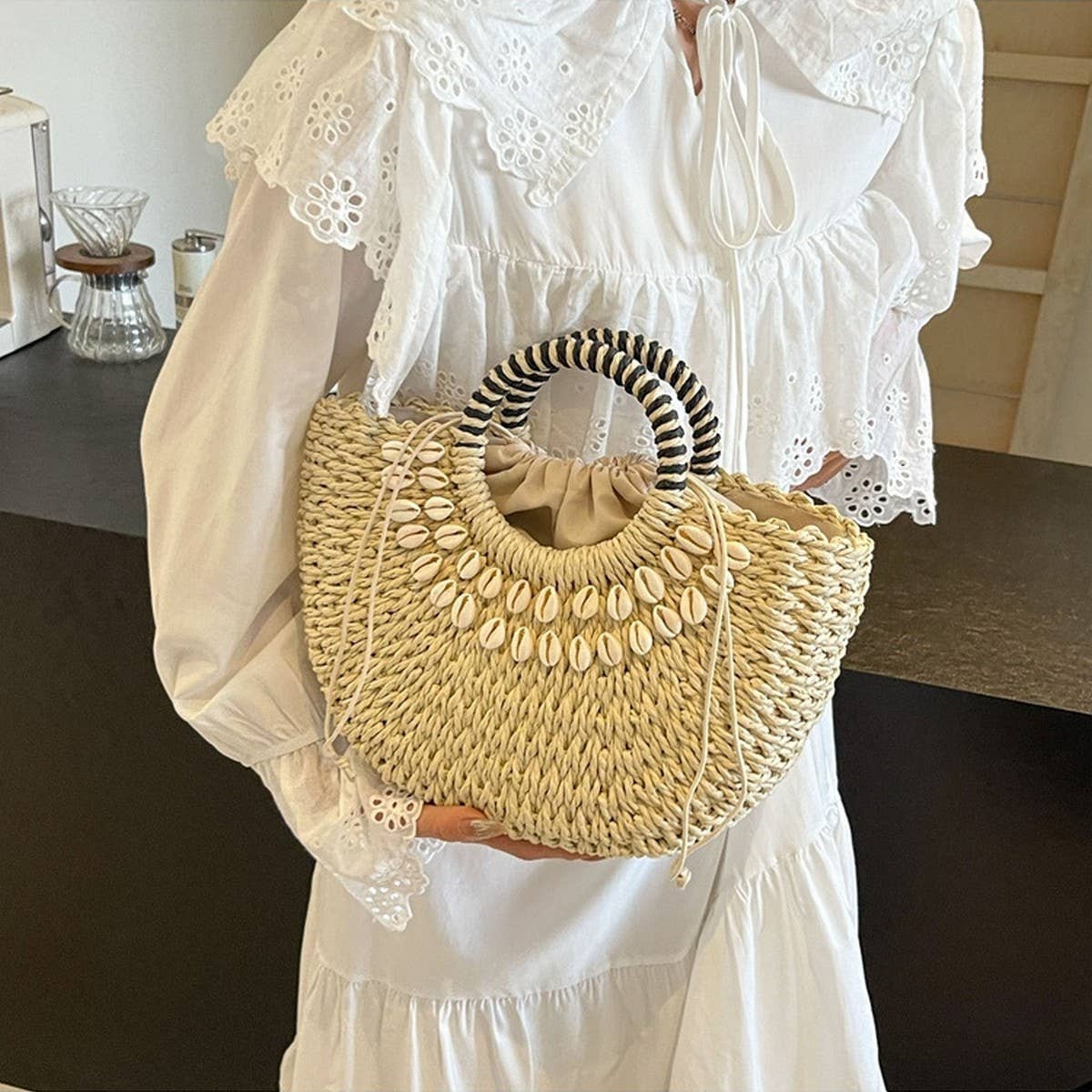 RETRO SEMICIRCLE FASHIONABLE SHELL WOVEN BAG_CWAB2316