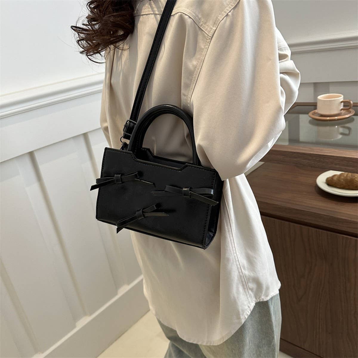 FASHIONABLE COMMUTER BOW HANDBAG_CWAB3302