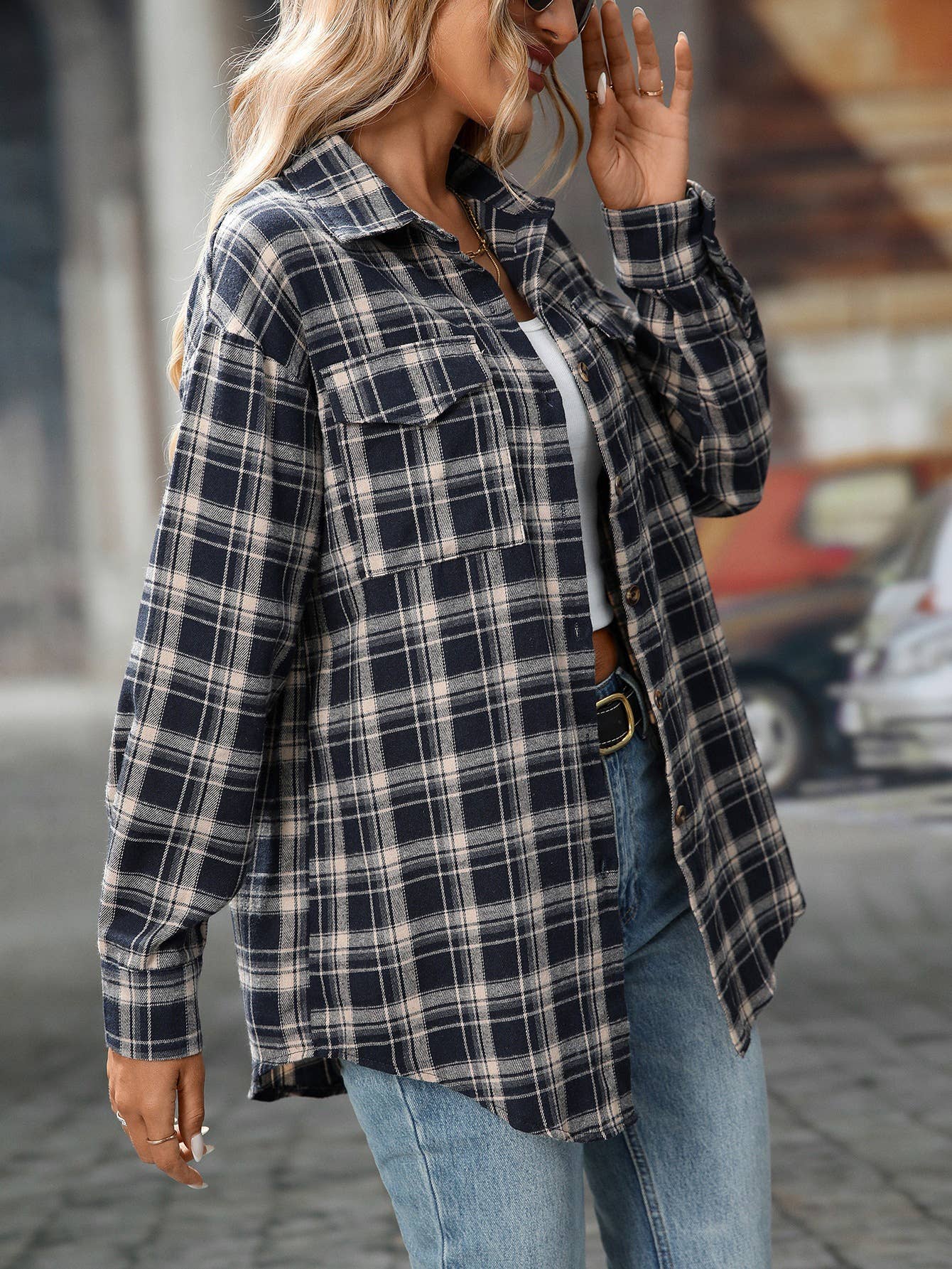 Casual and fashionable checkered pocket shirt