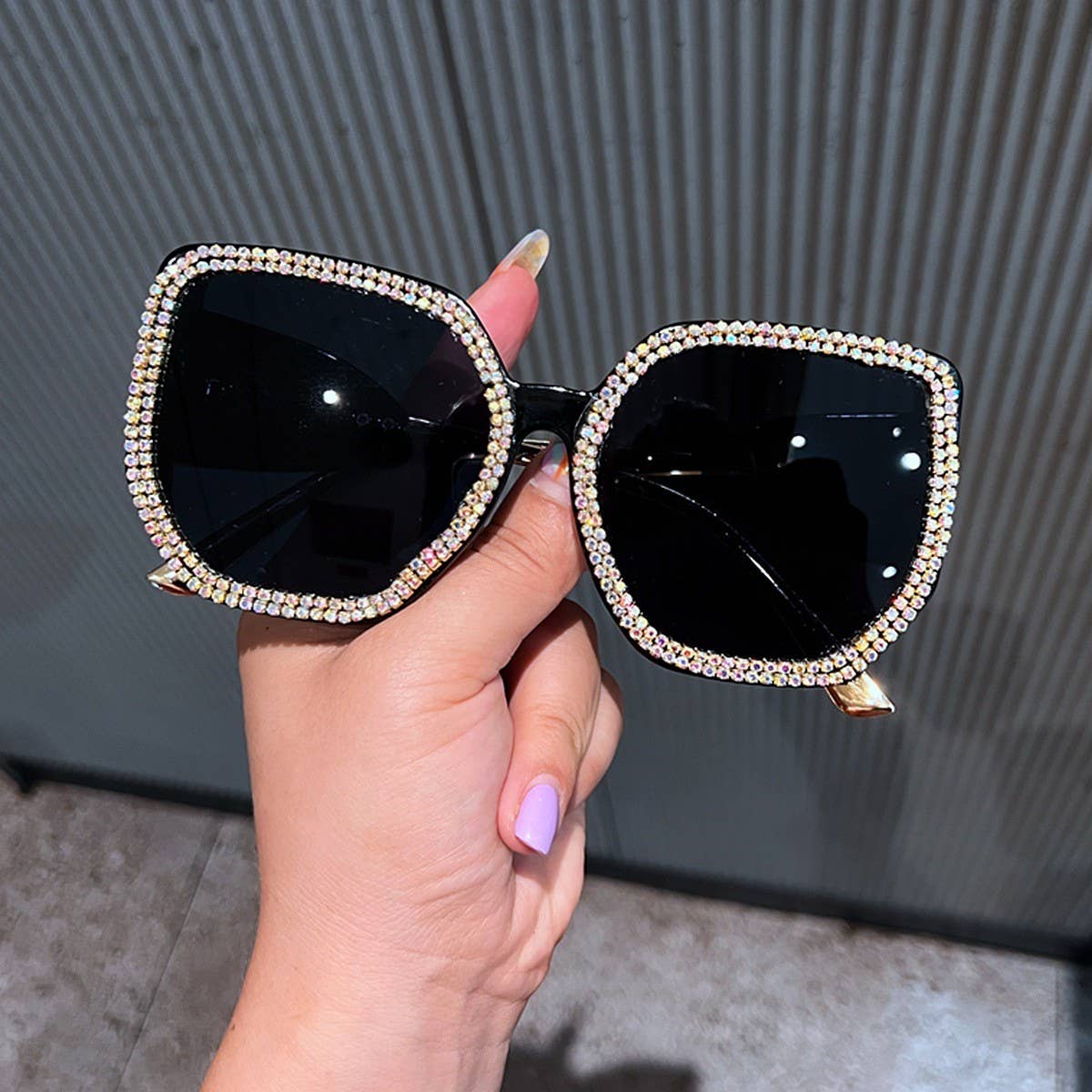 FASHIONABLE LARGE SQUARE FRAME SUNGLASSES