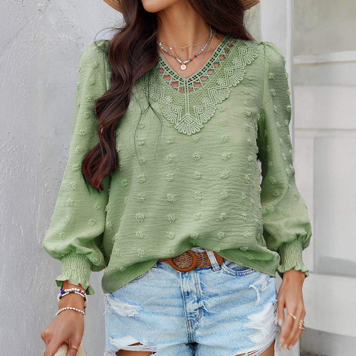 Casual solid color long-sleeved V-neck shirt