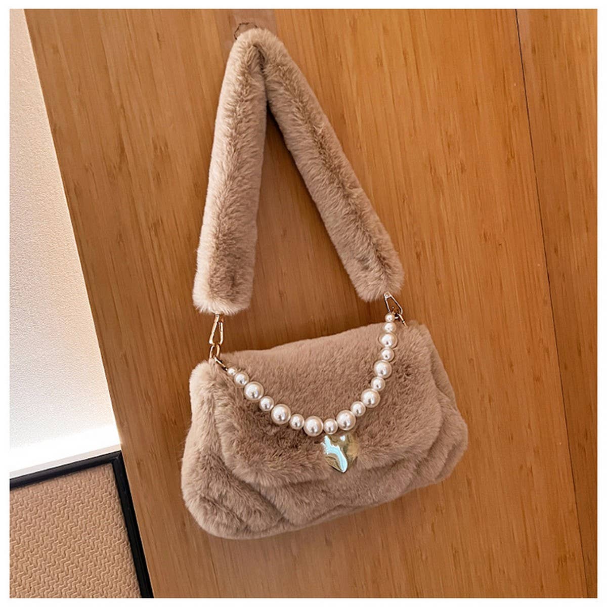 Fluffy Pearl Chain Shoulder Bag Women_CUAB00591