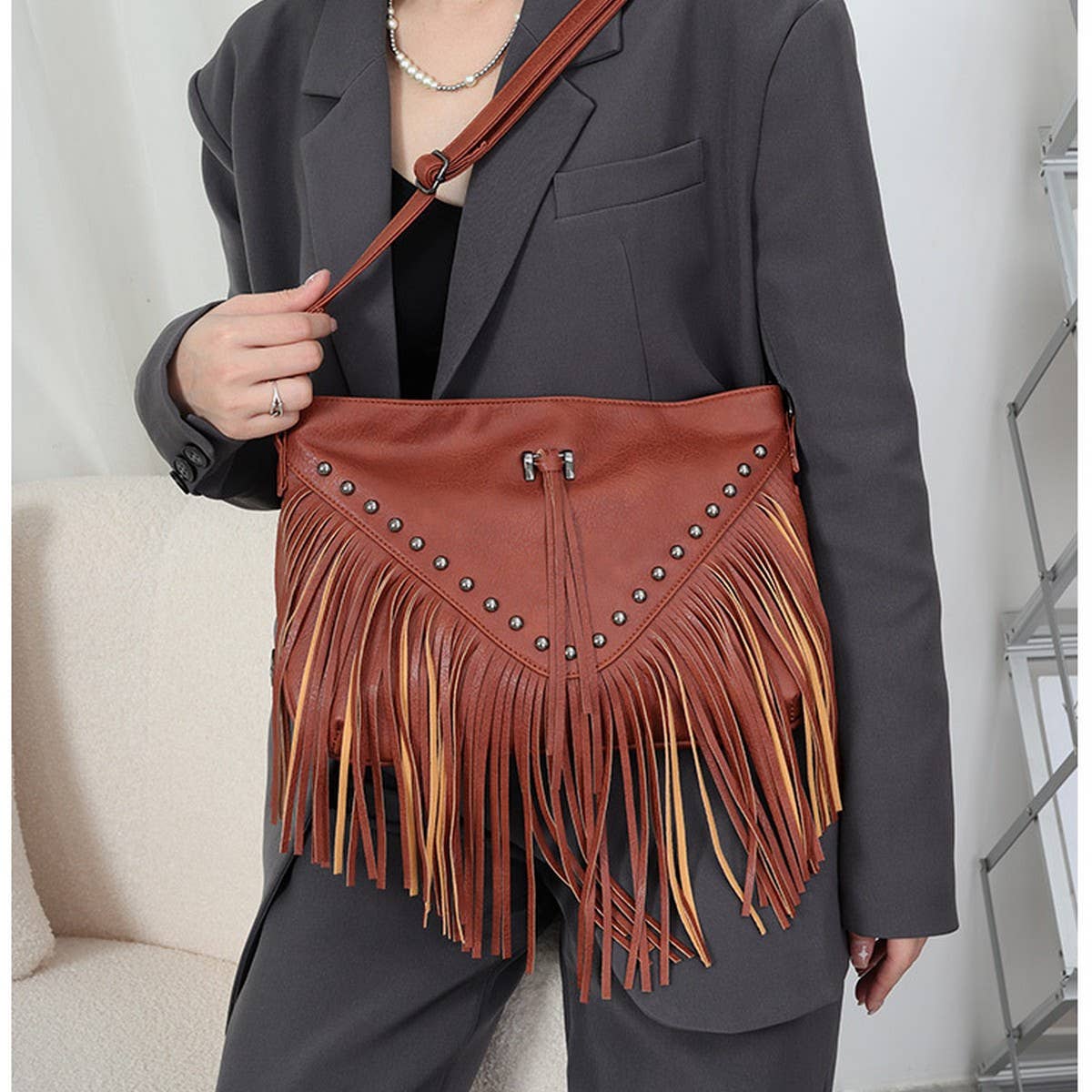 CWAB4537_PU LEATHER RIVET TASSEL SHOULDER CROSSBODY BAG